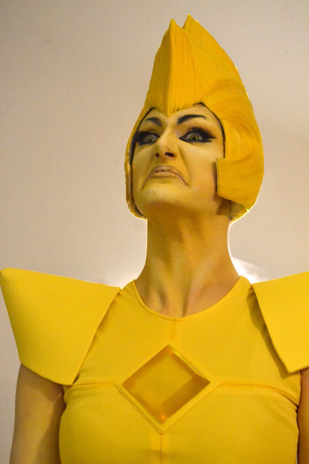 this yellow diamond cosplay is amazing welcome to the world of