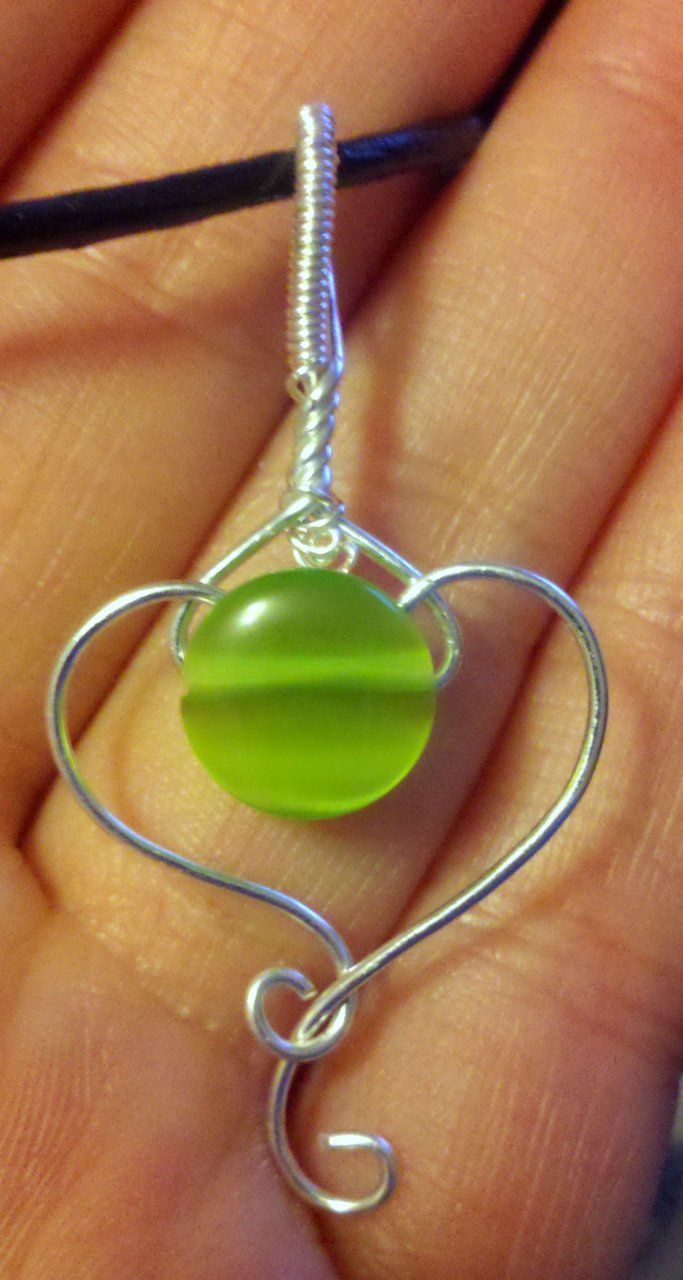 wire wrapped heart Wire Jewelery, Jewelery Making, Wire Work Jewelry, Heart Jewelry, Hand Made Jewelry, Glass Jewelry, Wire Wrapped Jewelry, Heart Necklace, Jewelry Projects