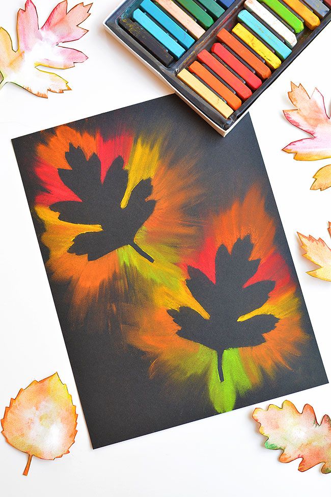 This fall leaf chalk pastel art is the perfect art project for kids of all ages! Get the free leaf templates, outline them with chalk, and watch the colours pop on black paper. This is a perfect craft for fall, Thanksgiving, Halloween, and autumn! Fall Arts And Crafts, Autumn Crafts, Arts And Crafts For Kids, Art For Kids, Autumn Art Ideas For Kids, Leaf Projects, Fall Art Projects, Chalk Pastel Art, Chalk Art