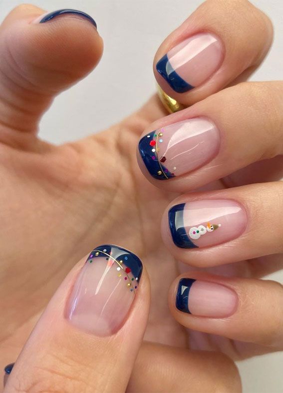 9. Navy Tip Festive Short Nails Raise hand up, if you’re getting excited about Christmas coming. Christmas will be here before we know it!... Cute Gel Nails, Chic Nails, Fancy Nails, Pretty Acrylic Nails, Stylish Nails, Trendy Nails, Gel Nails With Tips, Glitter French Nails, Glitter Tip Nails