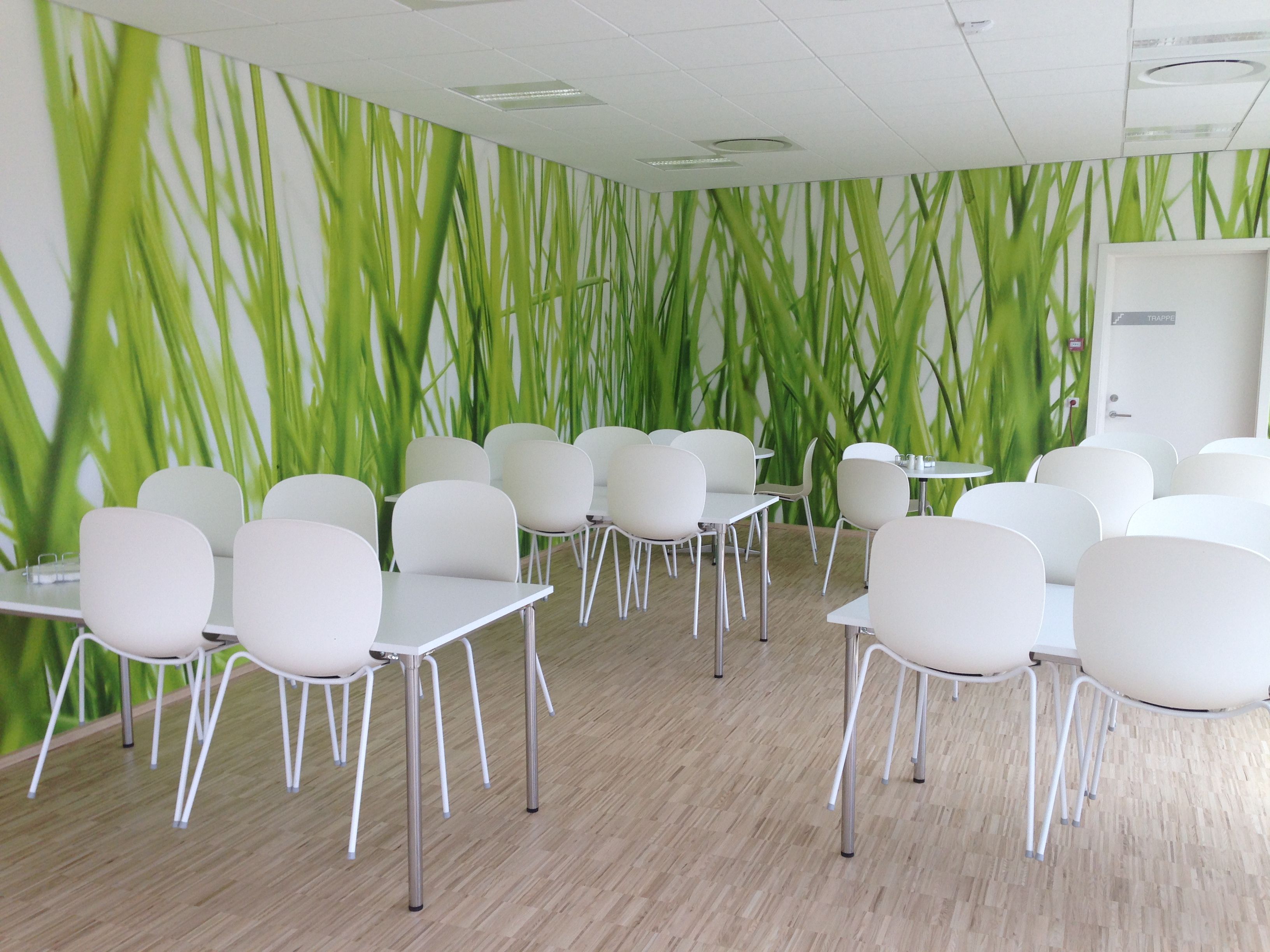 Kantine hos zenit company house, aarhus. indrettet med noor stolen ... Borde og stole