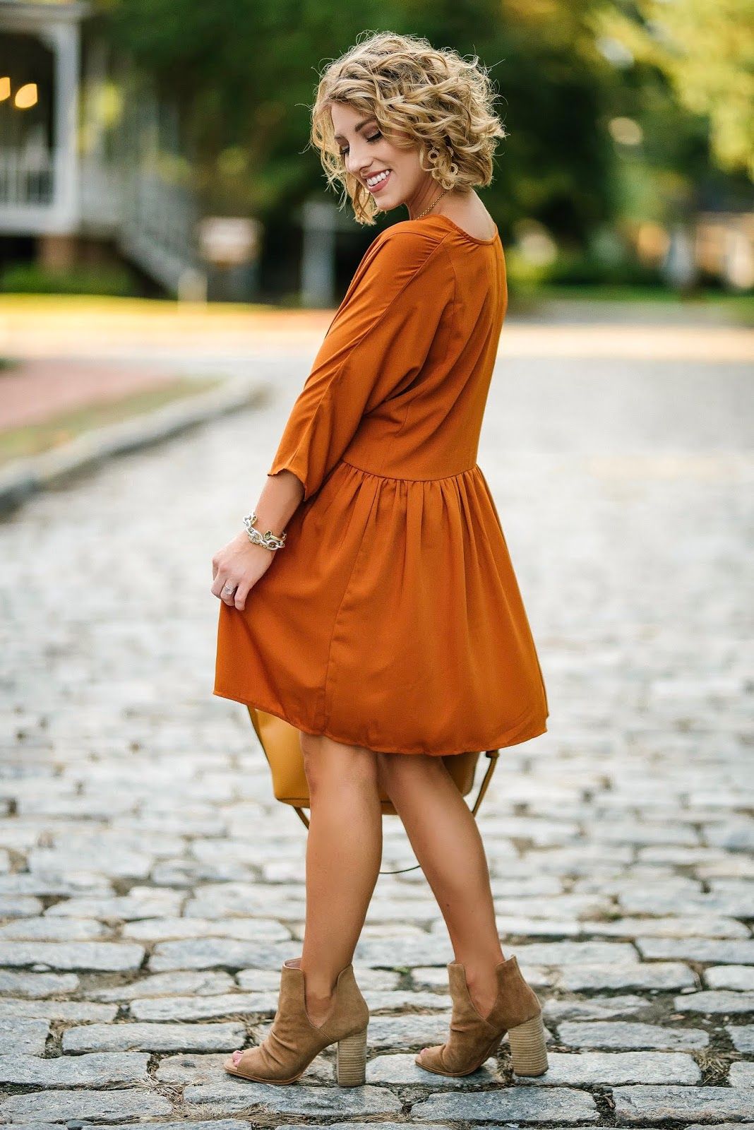 Orange Dress Outfits, Maxi Dress Outfit Fall, Orange Outfit, Winter Dress Outfits, Grey Outfit