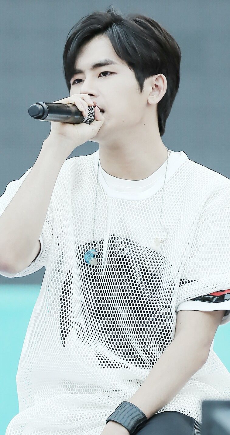 lee howon aka hoya infinite woollim entertainment myungsoo lee howon aka hoya infinite woollim entertainment myungsoo