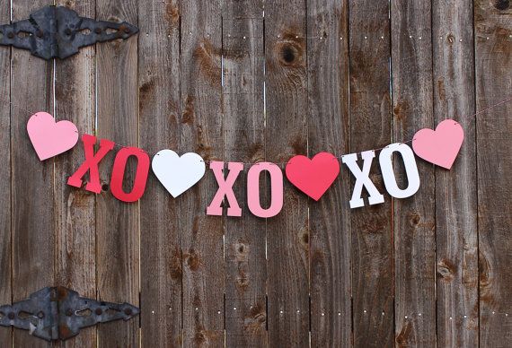 Valentines Day Wedding Party Decorations Photo Prop Supplies Glittery Be Mine Banner and Red Heart Shape Felt Garland