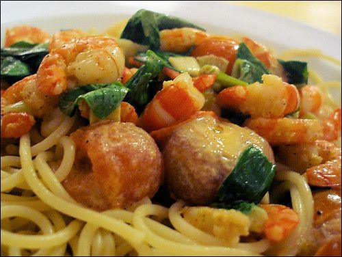Gordon Ramsay's Spaghetti with prawns in a creamy tomato sauce | Gordon