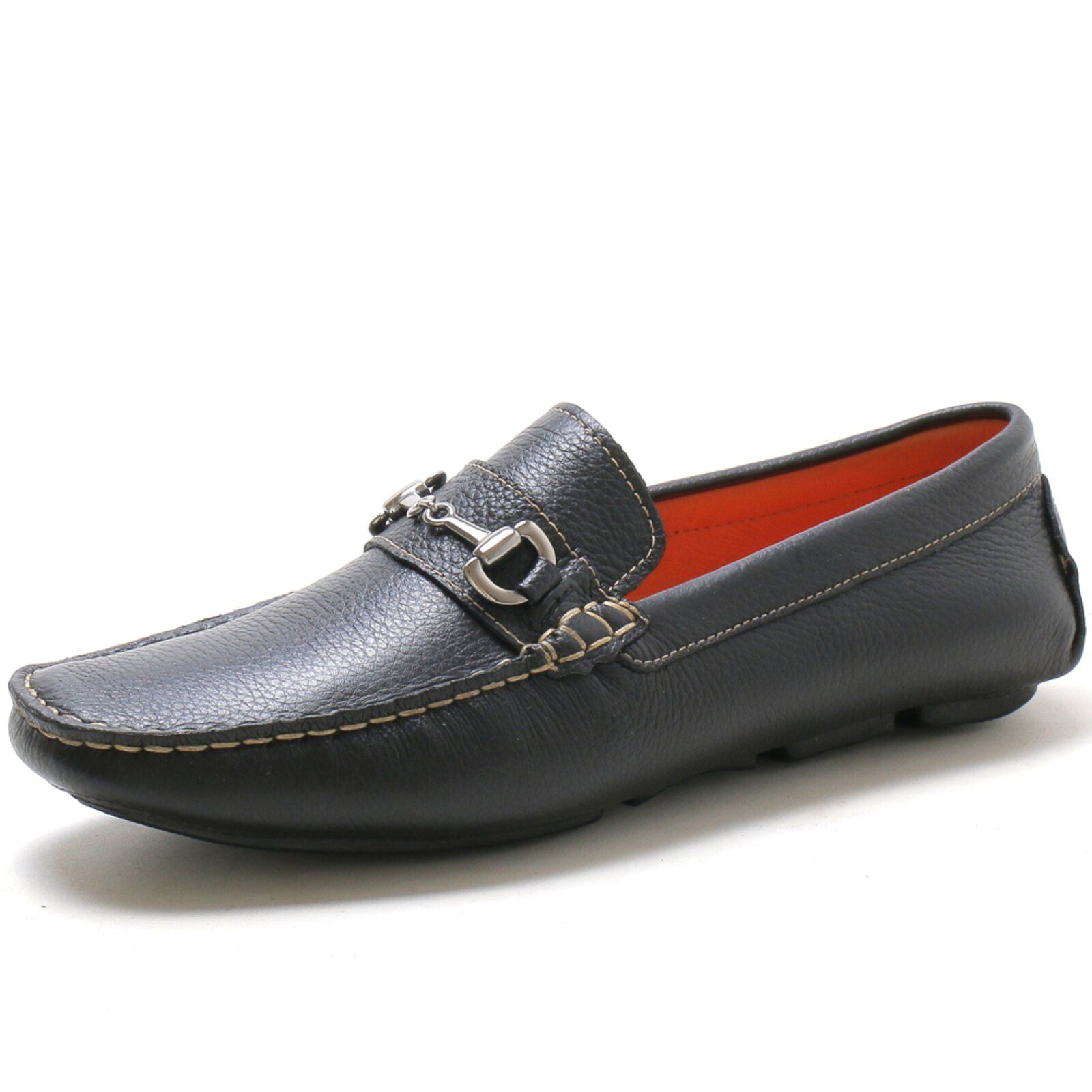 Navit Shoes marca já conceituada no cenário calçadista. Lançando tendência no mercado nacional, sempre em busca em inovações em seus modelos.Nossos modelos confeccionados em Couro o que garante maior conforto e durabilidade.As palmilhas são em gel, reduzindo o impacto ao solo.Os solados são desenvolvidos para uma maior abrasão ao solo, tornando o caminhar suave e seguro. Men Dress, Dress Shoes, Loafers Men, Oxford Shoes, Products, Fashion, Women Oxford Shoes, Black Leather, Templates