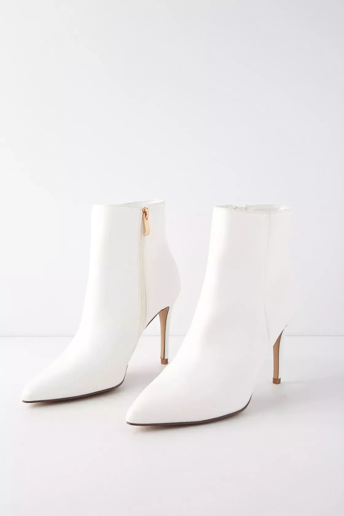 30 Best Bridal Booties of 2021 Fancy Shoes, Pretty Shoes, Beautiful Shoes, Cute Shoes, White Heel Boots, White High Heels, Dr Shoes, Me Too Shoes, Fashion Heels