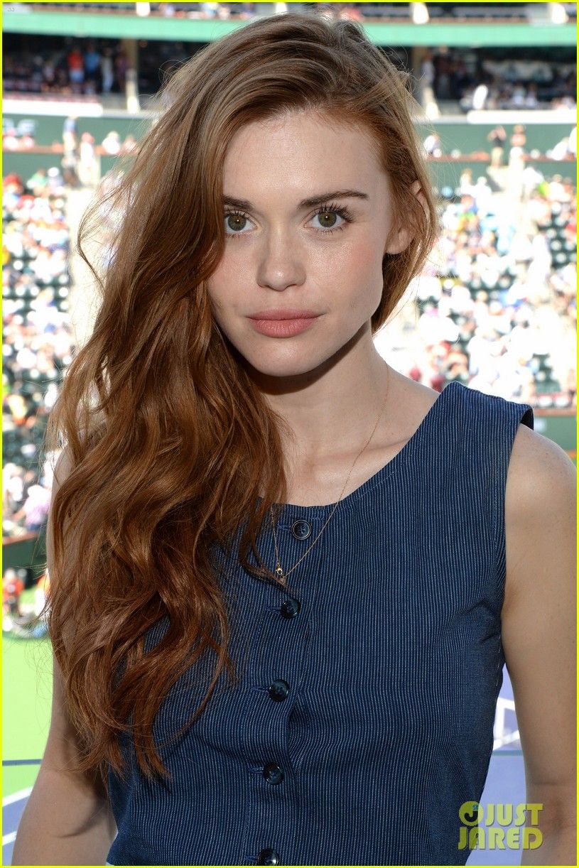 Holland Roden, Scott Eastwood, & Camilla Belle Take in Tennis with Moet & Chandon!: Photo #3611204. Holland Roden, Scott Eastwood, and Camilla Belle all attend the Moet and Chandon Inaugural Holding Court Dinner during the 2016 BNP Paribas Open on Saturday (March… Holland Roden, Auburn Balayage, Balayage Hair, Brown Balayage, Anti Ride, Brown Blonde Hair, Hair Color And Cut, Auburn Hair, Light Hair