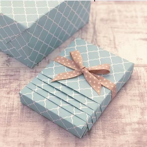 Reversible Tropical Leaves Gift Wrap – Jane Means Ltd Basket Weaving Diy, Diy Weaving, Hamper Gift Basket, Gift Hampers, Eco Friendly Gift Wrapping, Eco Friendly Gifts, Easter Crafts Diy, Diy Crafts, Mens Birthday Gifts Boyfriends