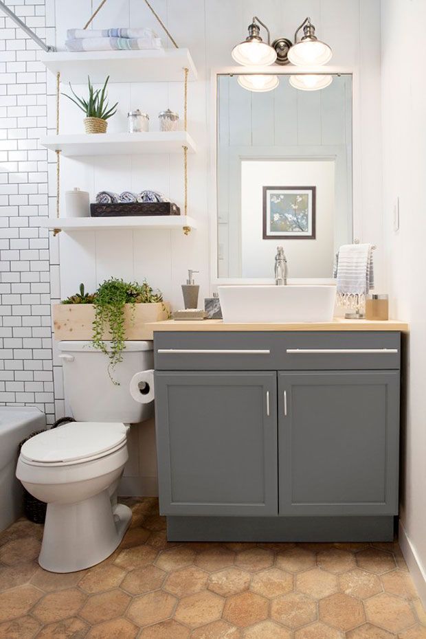 5 ideas para aprovechar bano al maximo repisas colgantes Bathroom Shelves Over Toilet, Small Bathroom Storage, Bathroom Design Small, Trendy Bathroom, Bathroom Interior Design, Diy Bathroom, Bathroom Ideas, Bathroom Organization, Master Bathroom