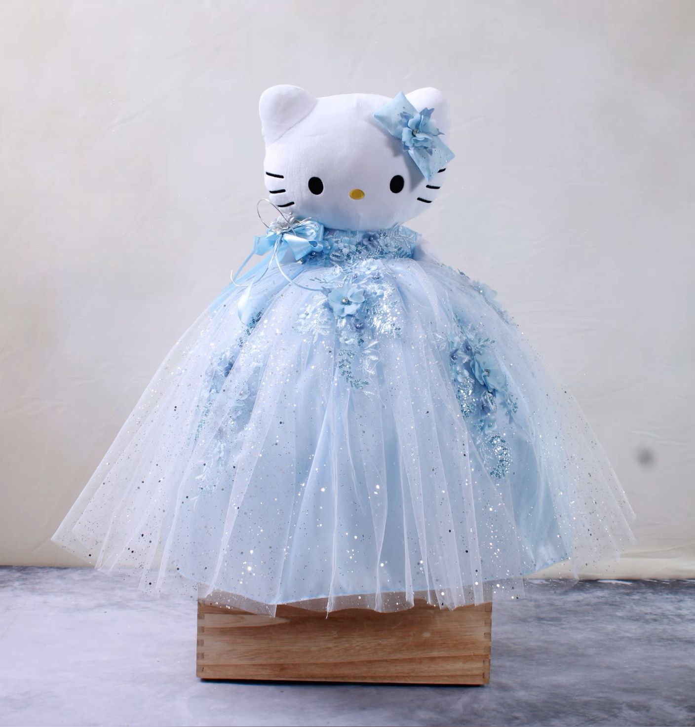 CUSTOM HELLO KITTY