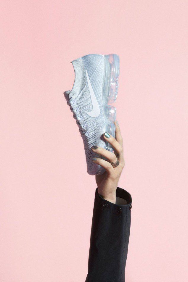 G-Dragon of Big Bang posing for Nike Vapormax | Big Bang | Pinterest ... G-Dragon of Big Bang posing for Nike Vapormax