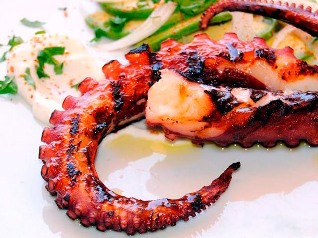 Pulpo A La Brasa Con Puré De Patatas Pulpovirgen Pulpo A La Parrilla Pulpo Recetas Cocinar Pulpo
