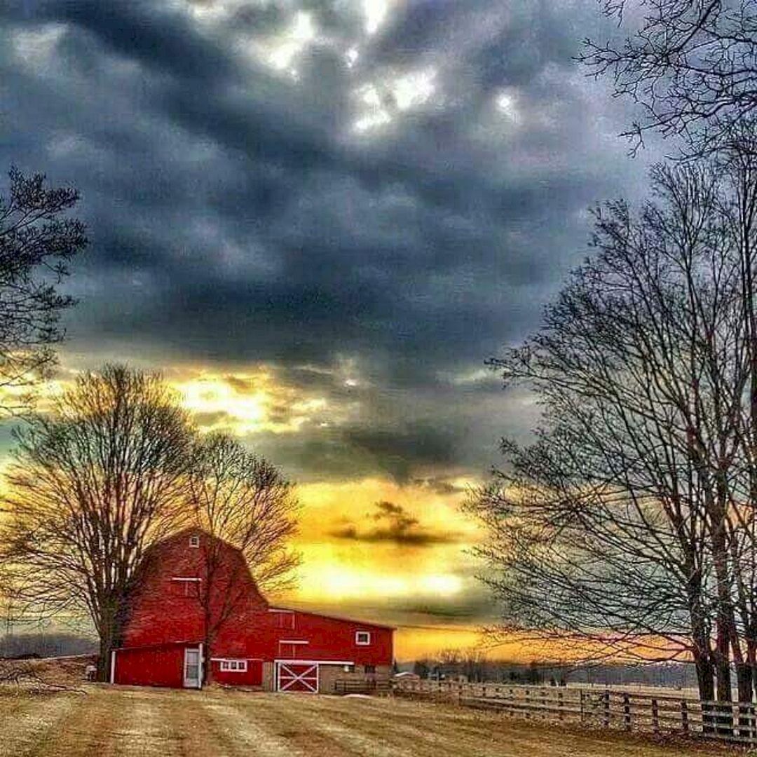 45 Beautiful Rustic And Classic Red Barn Inspirations Barn