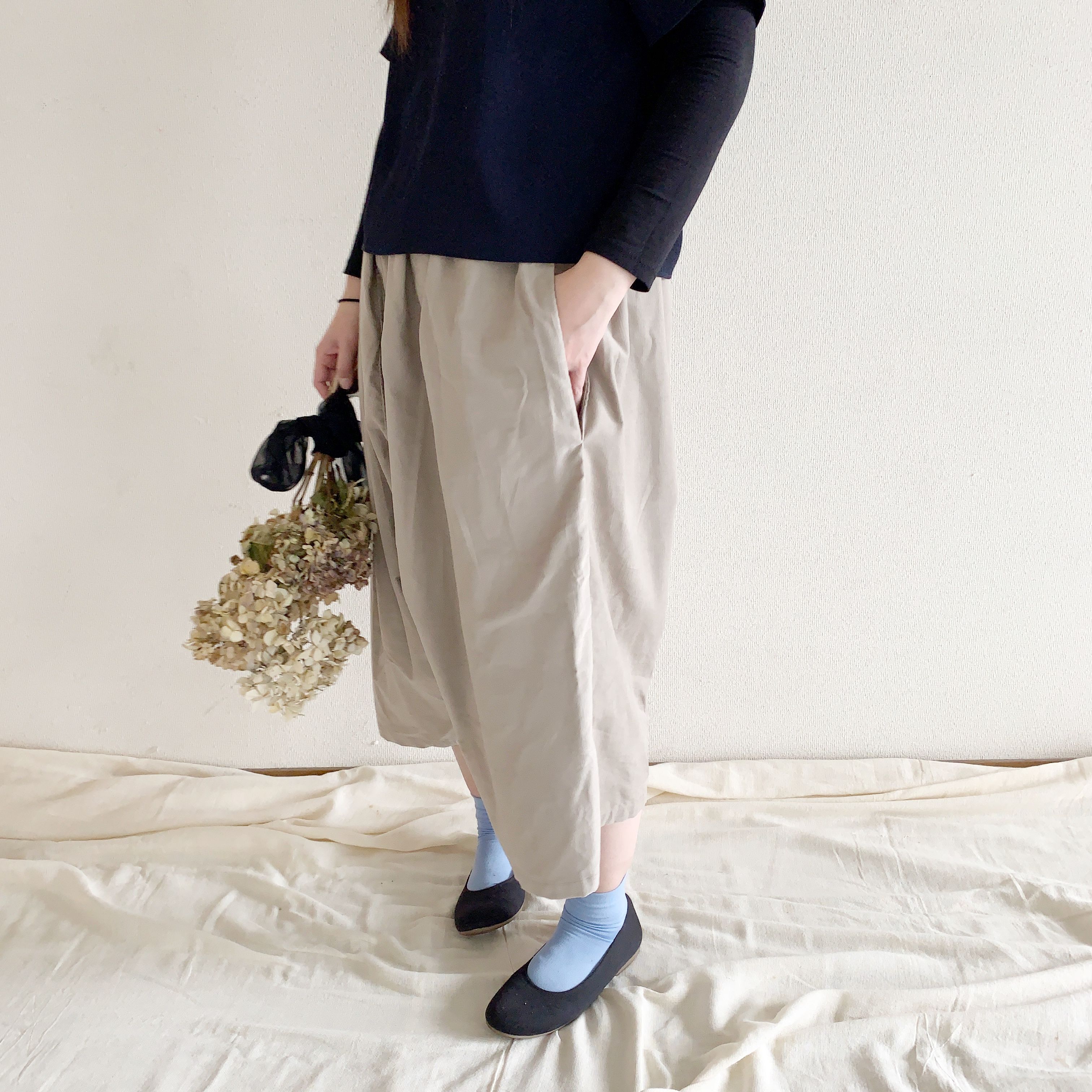 徳島の作家un son vert (アンソンヴェール)さんの サルエルパンツがバトンに登場しました。 un son vertさんといえば タディングレースで注目されていますが、 実はサルエルパンツも凄いのです。 シルエットに定評があり、 有名な藍染職人さんから直接オファーが くるほどです( ・ᴗ・ ) ふんわりしていて、軽くて動きやすい サルエルパンツ。 この春、ベビロテなアイテムに なることでしょう♾ 𓎂𓎂𓎂𓎂𓎂𓎂𓎂𓎂𓎂𓎂𓃠𓎂𓎂𓎂𓎂𓎂𓎂𓎂𓎂𓎂𓎂 バトンHP https://www.baton1031.jp バトン販売サイト https://baton1031.theshop.jp/ Harem Pants, Fashion, Moda, Harem Trousers, Fashion Styles, Harlem Pants, Fashion Illustrations