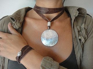 Moon Necklace, Diy Necklace, Leather Necklace, Leather Jewelry, Boho Jewelry, Jewelry Crafts, Beaded Jewelry, Jewelery, Jewelry Accessories