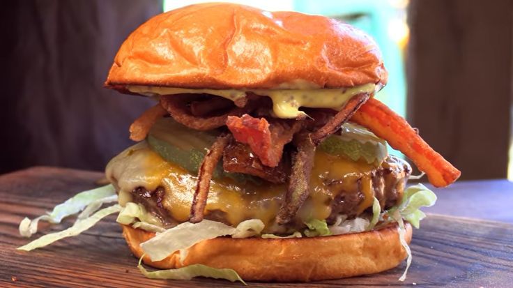 This is the Ultimate Backyard Bacon Cheeseburger! Thick 80/20 griddled patty, seared to perfection, pepper jack, and sharp cheddar, topped with breaded and fried bacon strips, chili peppers, and onion! Hamburger Recipes, Taco Recipes, Barbecue Recipes, Bbq, Bacon Cheese Burger Recipe, Cheeseburger Recipe, Grilled Mahi Mahi, Crema Recipe, New Cooking