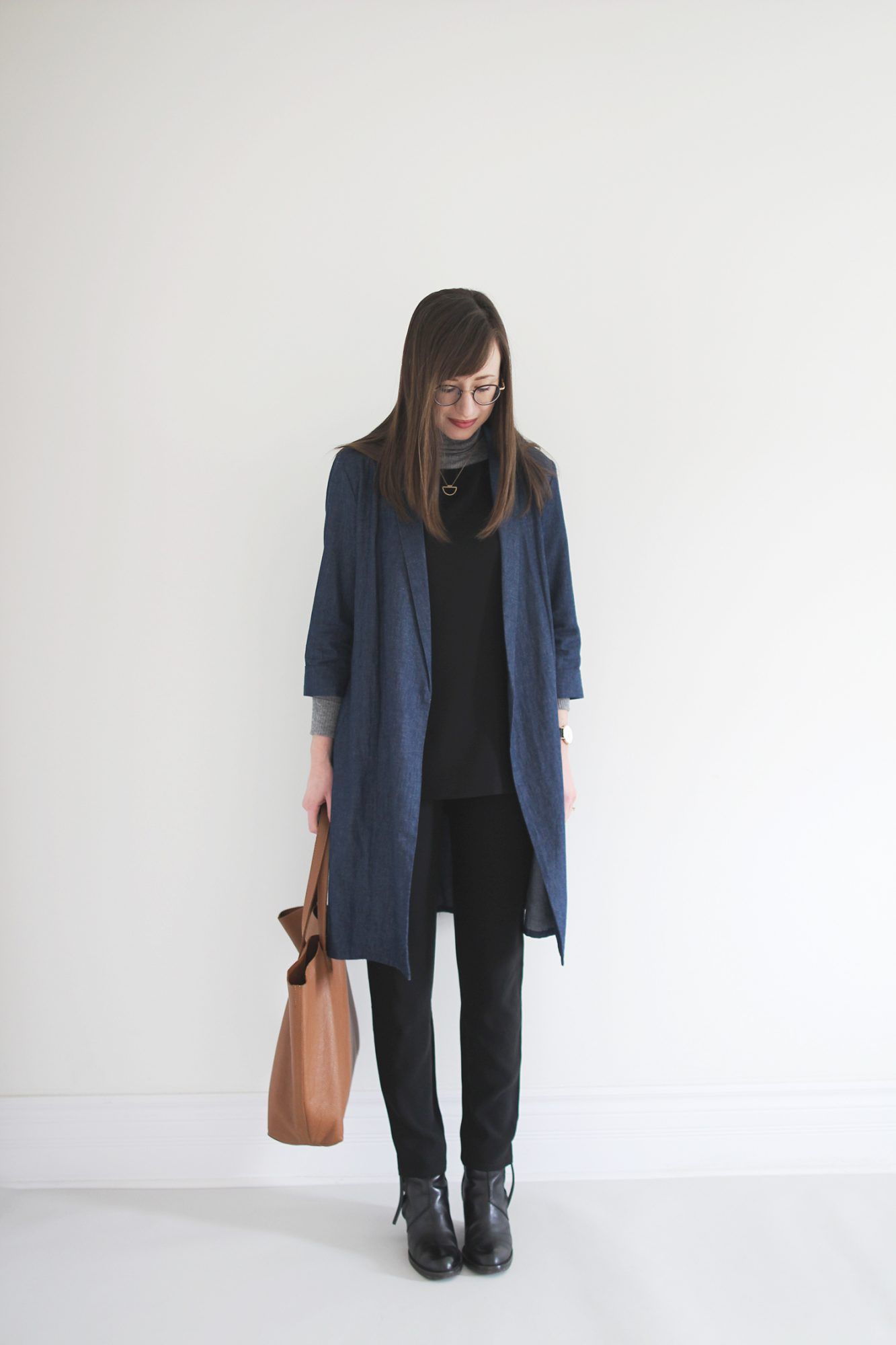 1 BASE – 4 LOOKS 1 BASE – 4 LOOKS