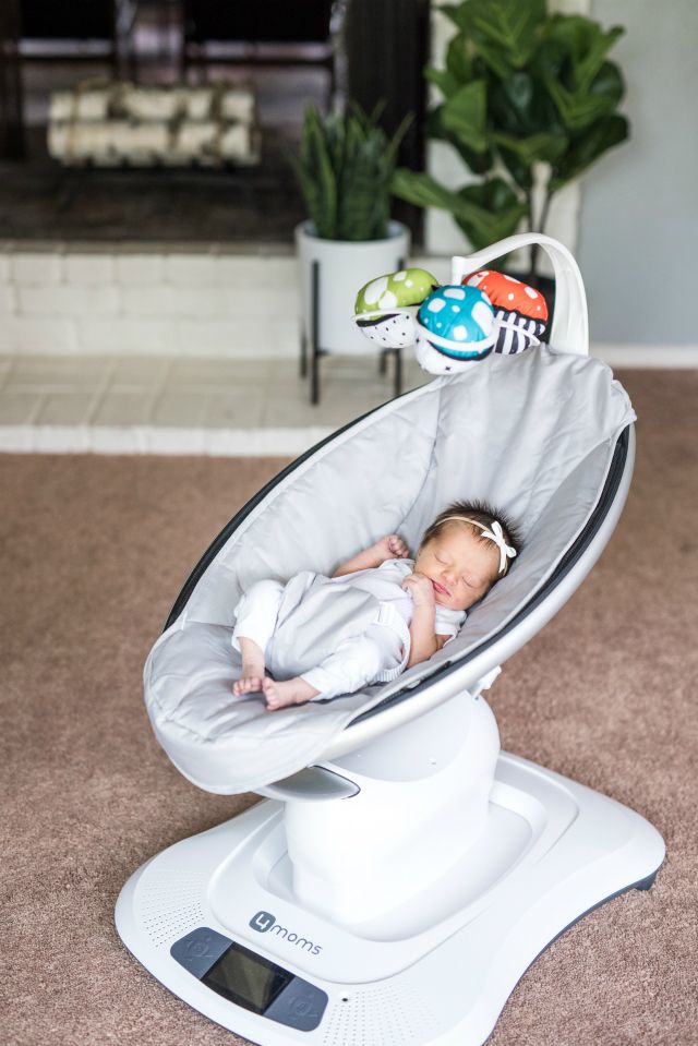 Hey everyone! Excited to FINALLY have this post up for you! Having 3 kids I know a thing or two about the best baby products and what are must haves. Baby products have changed a lot and have got m… Mama Baby, Mom And Baby, Baby Boy, Carters Baby, Parents Baby, Baby Registry Must Haves, Baby Must Haves, Top Baby Products, Favorite Baby Products
