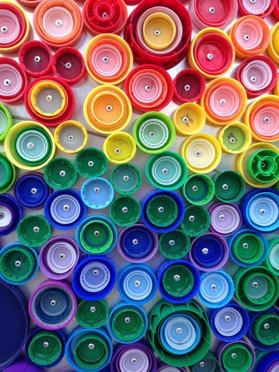 Artist Lisa Be upcycled approximately 25,000 bottle caps to create a ...