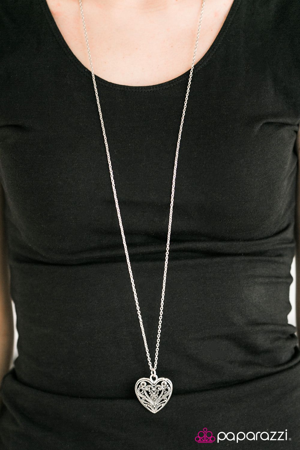 Vintage-Necklace-Heart-Rhinestones-Silver-Chain-Blue-Jewelry-Accessories