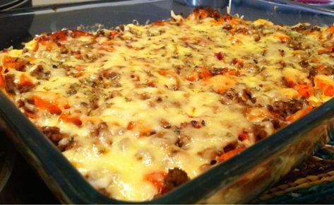 I denne middagen er det mange godsaker!! "Alt-i-en-form"-middager er genialt siden man kan putte ... Cooking And Baking, Cooking Recipes, Norwegian Food, Easy Casserole Recipes, Wine And Dine, Ground Beef Recipes, Dinner Time, Macaroni And Cheese, Comfort Food