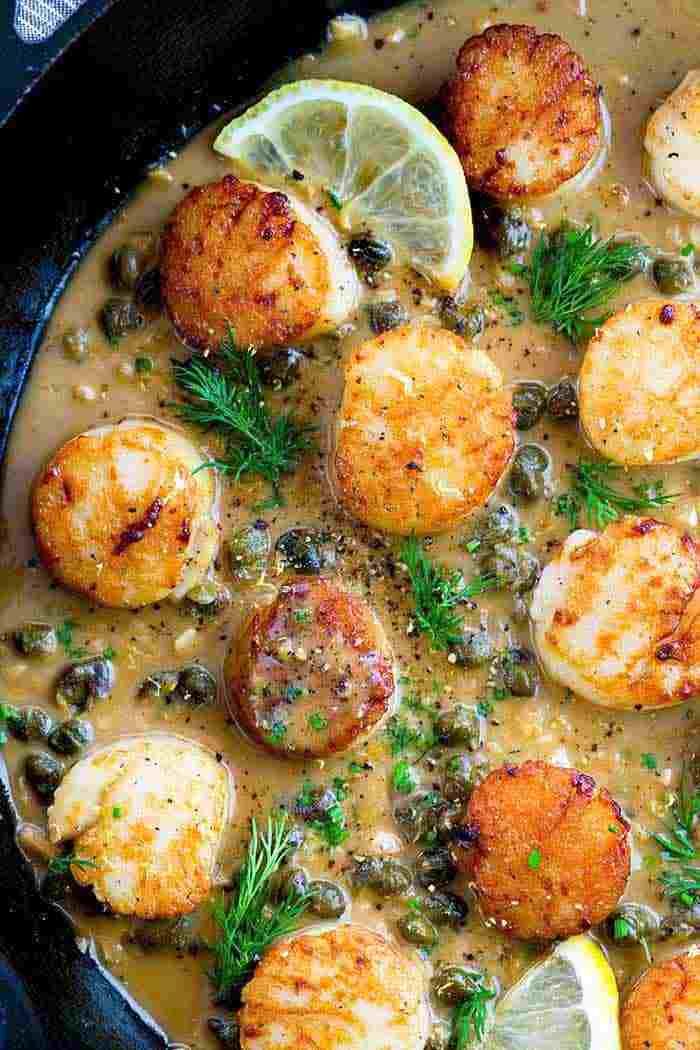 Gebratene Jakobsmuscheln mit Zitronen-Kapern-Sauce - Backenwie