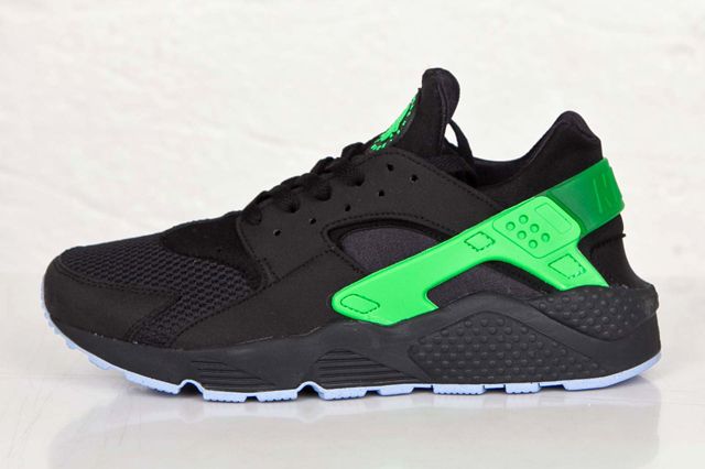 NIKE HUARACHE FB (BLACK/POISON GREEN 