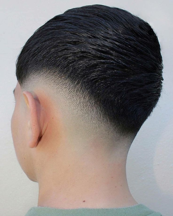 If you are looking for the best men's haircuts 2022 that is right for you, it will be your go-to resource. Here is the best collection of haircuts and cool hairstyles.#menshairstytles#menshaircuts2021#fadehaircuts#pampodour#quiff#undercut#manbun#sidepart#Crop#buzzcut Short Quiff Haircut, High Fade Haircut, Waves Haircut, Haircuts For Wavy Hair, Tapered Haircut, Cool Mens Haircuts, Short Haircut Styles, Haircut For Thick Hair, Short Hair Cuts