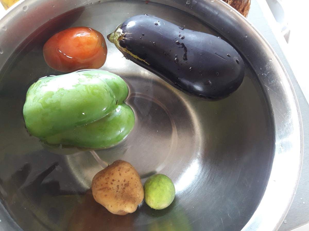Kitchen Science Sink or Float Bobbing for Apples (and other