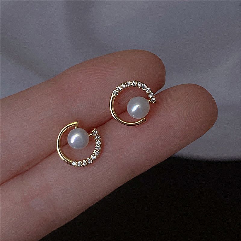 Features Material: AlloyType: Ear StudStyle: FemaleColor: GoldPopular element: Geometry For More Information: Shipping Details Fancy Jewellery, Bridal Gold Jewellery, Girly Jewelry, Stylish Jewelry, Branded Jewellery, Modern Gold Jewelry, Jewelry Accessories, Metal Jewellery, Exquisite Jewelry