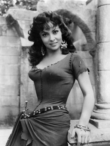 The Hunchback Of Notre Dame Gina Lollobrigida 1956 Photo Allposters Com In 2021 Gina Lollobrigida Italian Actress Hollywood