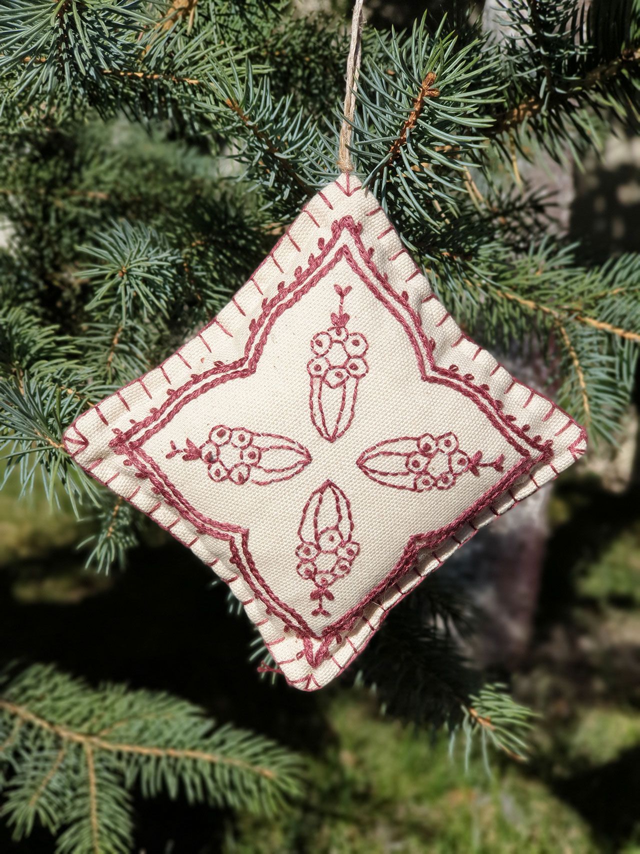 Meşe Palamudu Nakışlı Dekoratif Lavanta Yastığı Elsa, Novelty Christmas, Christmas Ornaments, Holiday Decor, Christmas Jewelry, Christmas Decorations, Christmas Decor