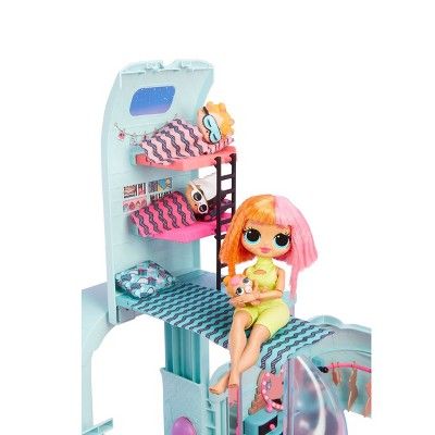 L.O.L 2-in-1 Glamper Fashion Camper with 55 Surprise Surprises
