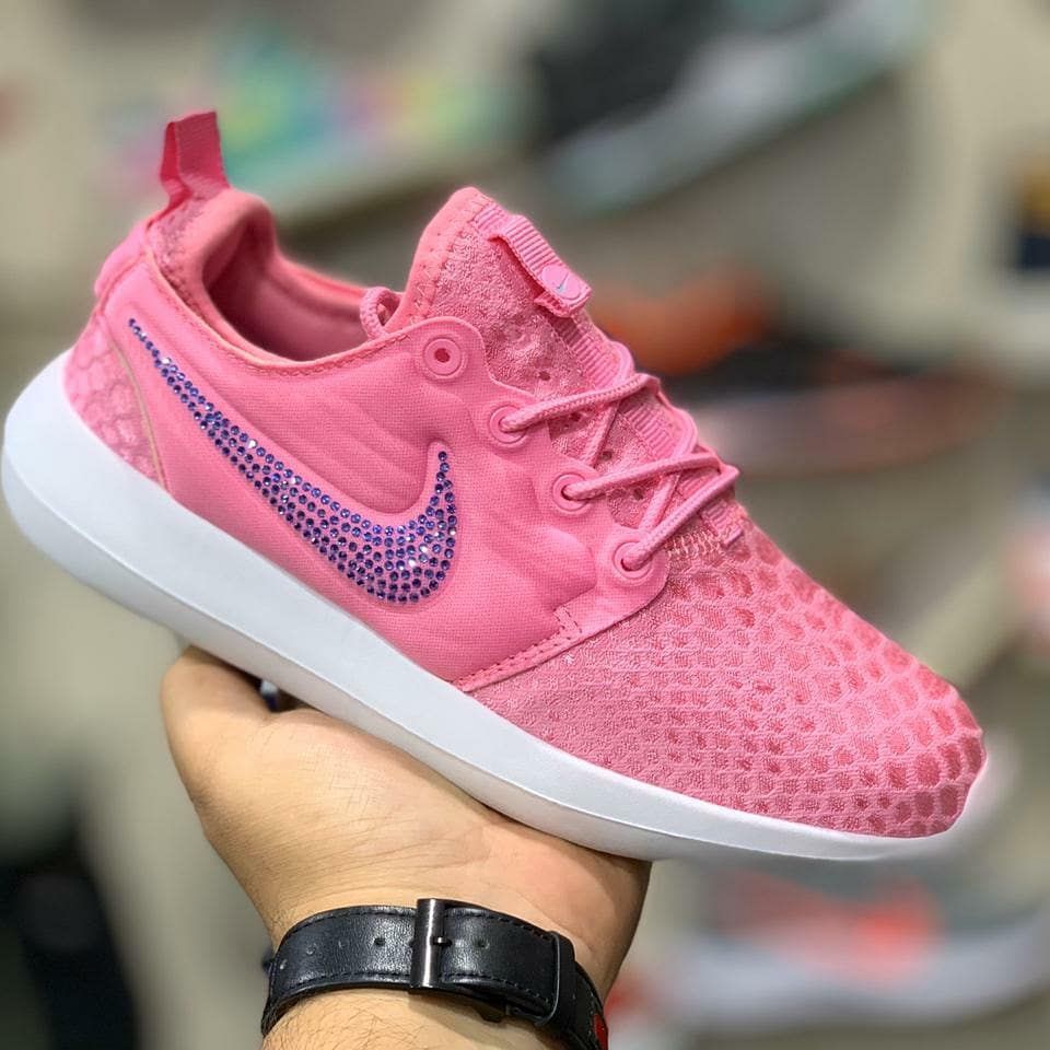 Nike Roche Sizes : 36 - 40 Available Price : 1850 Only To Place Order DM or What'sapp (+91921478833...