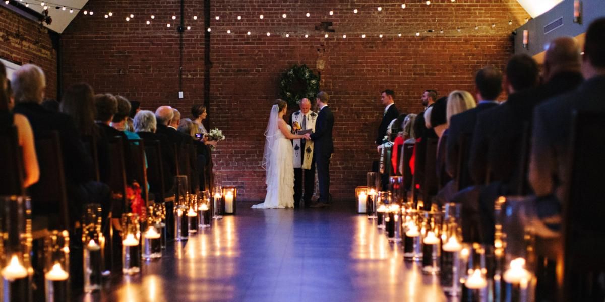 The Great Room At Top Of The Hill Wedding Kelsey Erik Chapel Hill Wedding Pho Raleigh Wedding Photographer Wedding Venues North Carolina Nc Wedding Venue