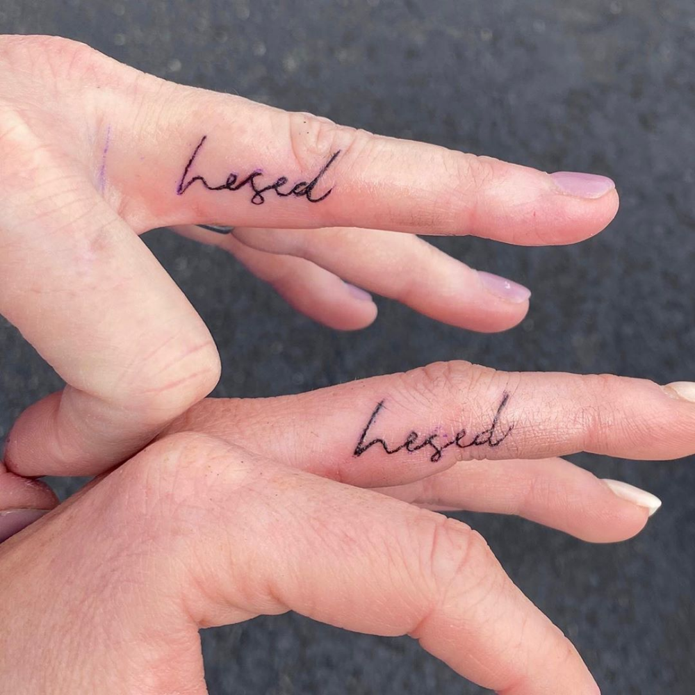 45+ Exquisite Small Mother Daughter Tattoo Ideas from Around the World
