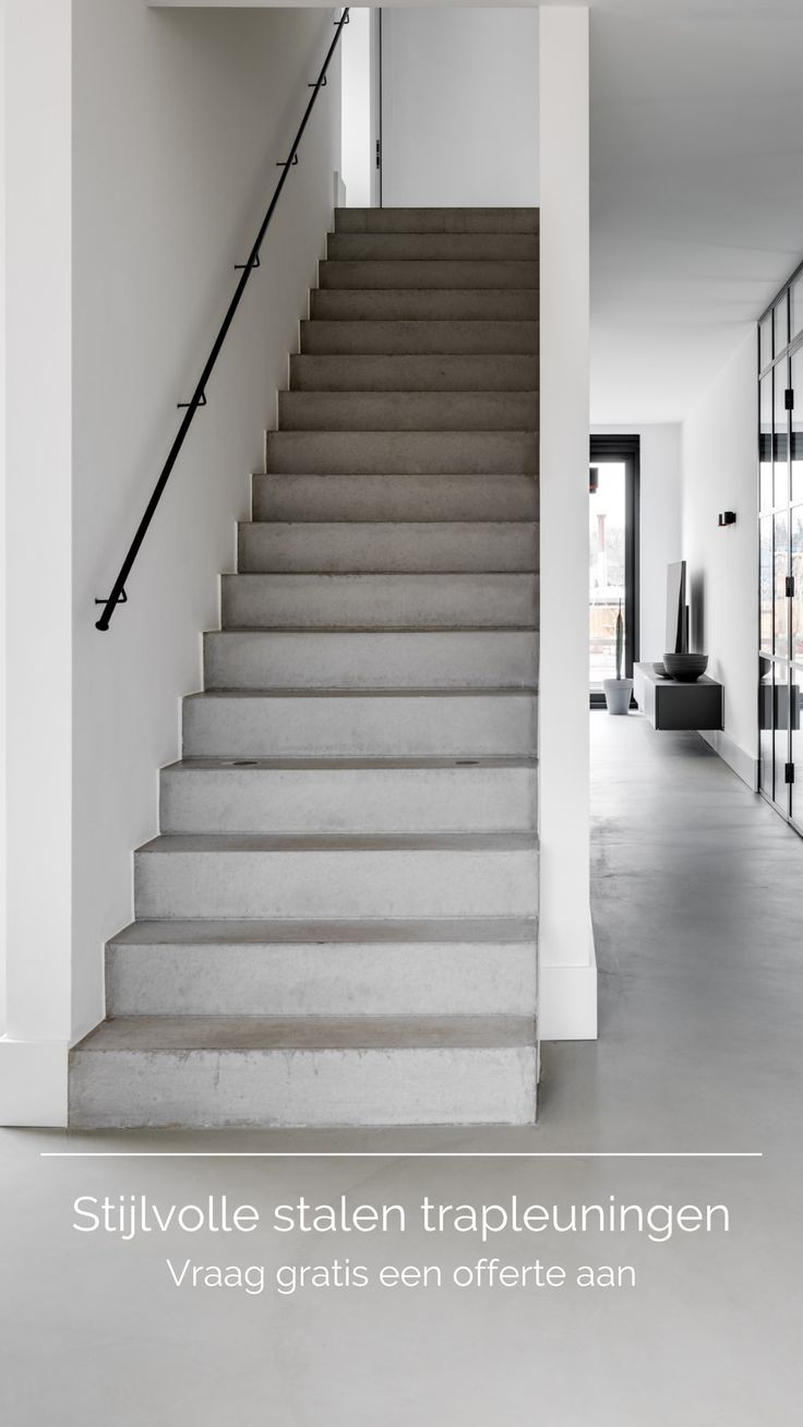 Stoer en stijlvol, dat omschrijft onze stalen trapleuningen. Dibbet Doors ontwerpt, produceert en monteert volledig in eigen beheer. 📄Binnen 24 uur een offerte 🔨 20 jaar ervaring 🧑💻 Persoonlijk advies Doors, Gang, Home Decor, Decoration Home, Room Decor, Home Interior Design, Home Decoration, Interior Design, Gate