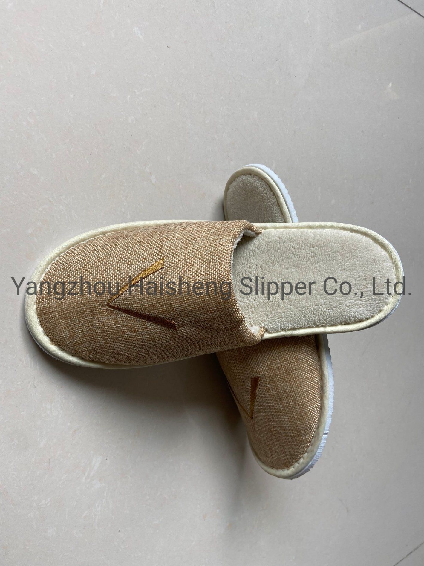 Custom Logo Terry Cloth Closed Toe Disposable Hotel Slipper Type : Slipper. Hotel Kitchen Supplies : Knife and Fork. Hotel Bedding : Bedding Sets. Hotel Towel : Towel. Hotel Slippers : Winter Slippers. Thickness of Sole : 6mm. Sole : EVA. Color : White. Material : Velour. Washable : Disposable. Thickness of Sponge : 3mm. Bedroom Robes, Hotel Style Bedroom, Hotel Towels, Hotel Logo, Winter Slippers, Hotel Amenities, Hotel Bed, Hotel Kitchen, Kitchen Supplies