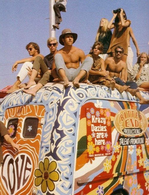 hippie bus from 70s traveling with friends Festivals | Music Festivals | Festival Planning | Festival Tips | Best Festivals in the World | Festivals Worth Traveling to | Festival Hack #festivals #travel Hippie Style, 70s Hippie, Happy Hippie, Hippie Vibes, Hippie Music, Modern Hippie, Hippie Peace, 70s Style, Hippie Art