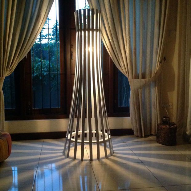 Rustic Floor Lamps, Wood Floor Lamp, Wood Floors, Flooring, Furniture Projects, Furniture Plans, Furniture Making, Gooseneck Floor Lamp, Handmade Wood Furniture