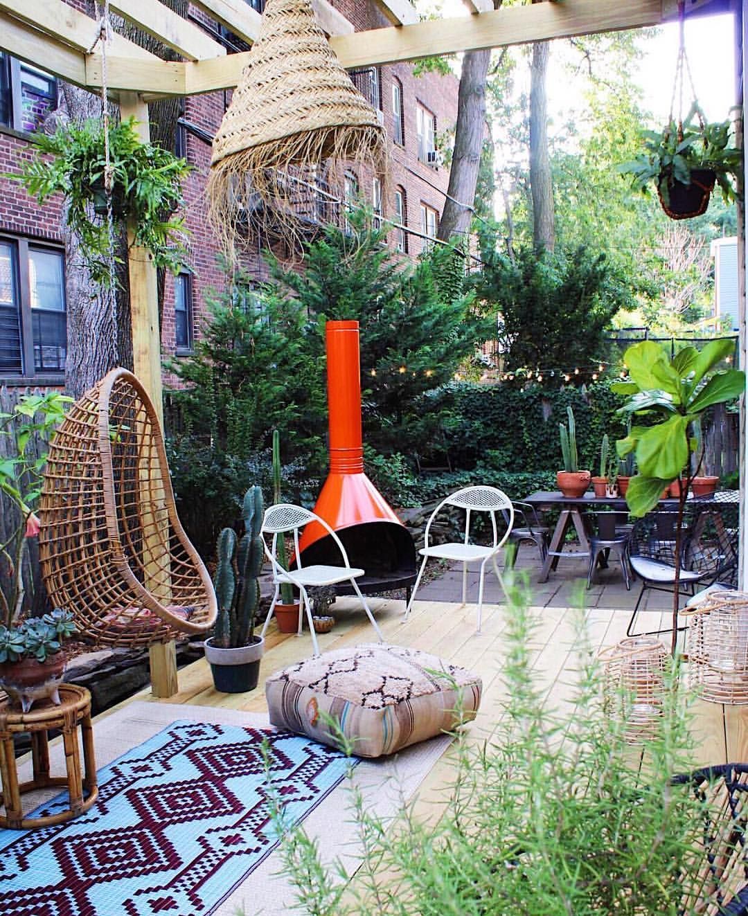 utdoor entertaining is our jam! Love this shot from @ball_and_claw_vintage featuring our Outdoor Senegal Mat ✨👏🏾🌿☀ Outdoor Rooms, Outdoor Gardens, Outdoor Decor, Outdoor Ideas, Mid Century Fireplace, Jungalow Style, Bohemian House, Dream Spaces, Mid Century Modern House