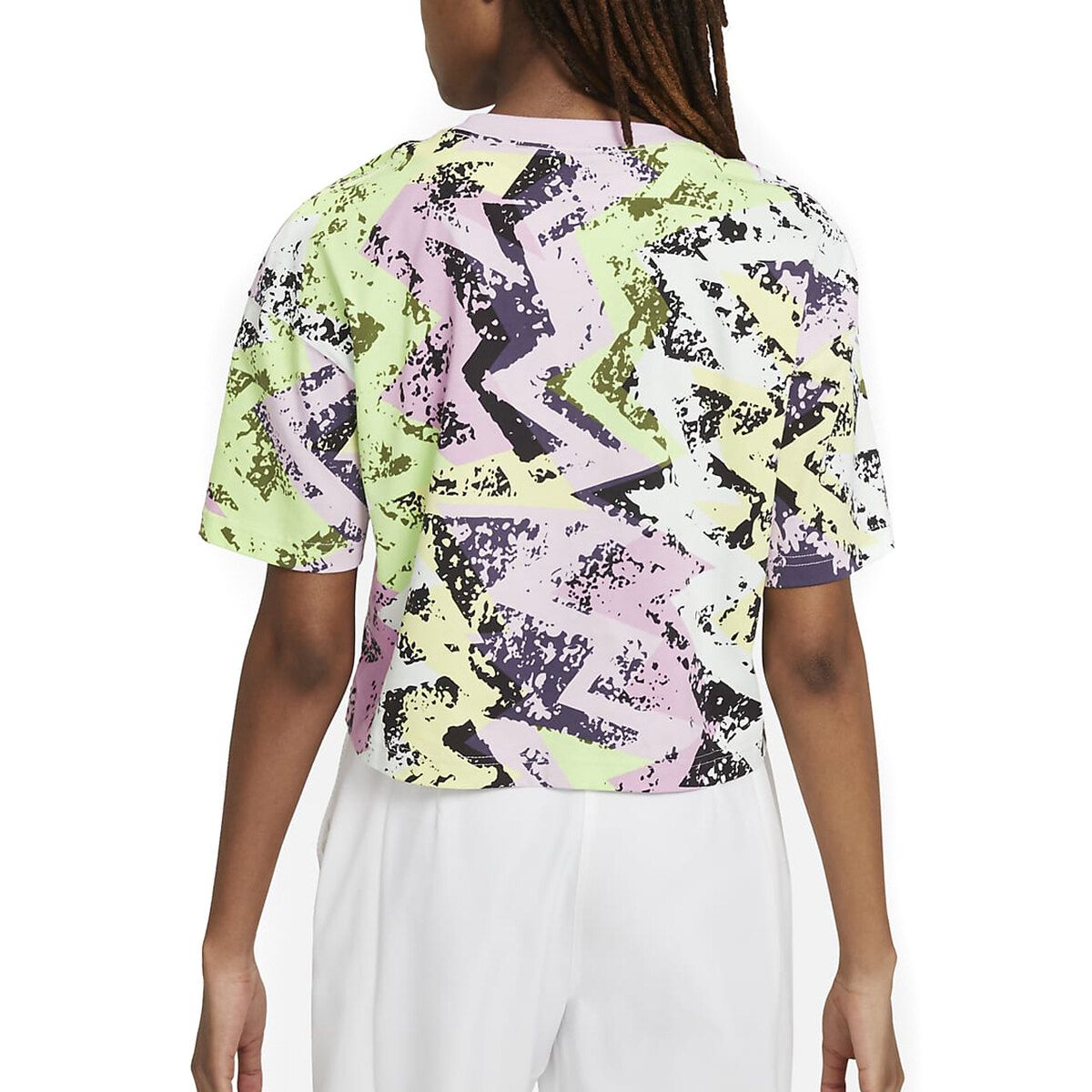 La remera jordan heatwave boxy se ve y se siente como el verano con una energía gráfica audaz. está confeccionada con algodón suave y liviano con costuras anchas en los hombros y mangas ligeramente más largas. Heatwave, Jordan, Boxy, Nike, Blouse, Women's Top, Products, Fashion, Summer Time