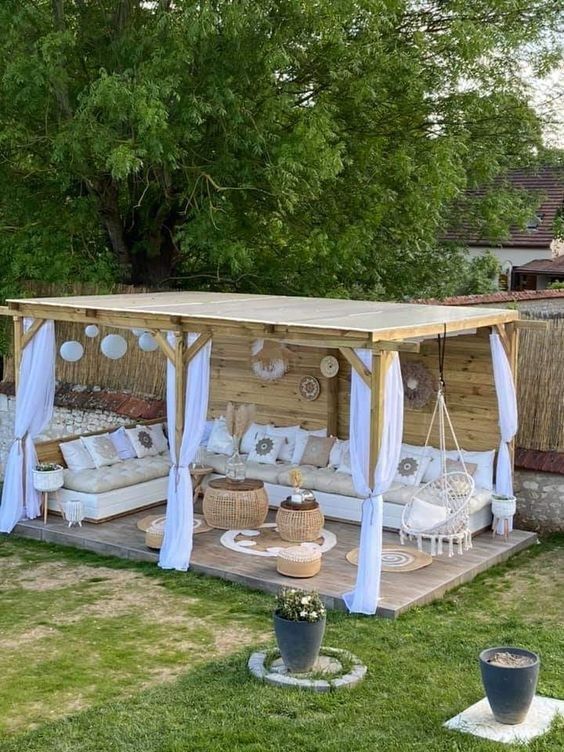 17 idées de pergolas étonnantes pour inspirer la conception de votre jardin Outdoor Decor Backyard, Rustic Garden Decor, Backyard Diy Projects, Backyard Garden Design, Rustic Gardens, Backyard Decor, Outdoor Projects, Backyard Landscaping, Backyard Ideas