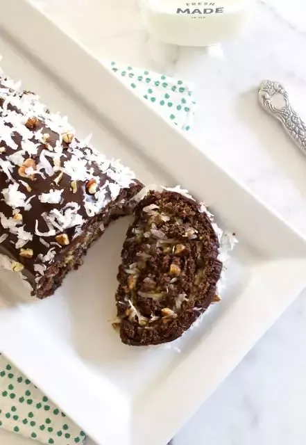 German Chocolate Cake Roll Sweets Cake, Cake Desserts, Dessert Recipes, Dessert Ideas, Cake Ideas, Coconut Jelly, Coconut Pecan Frosting, Chocolate Roll Cake, German Chocolate