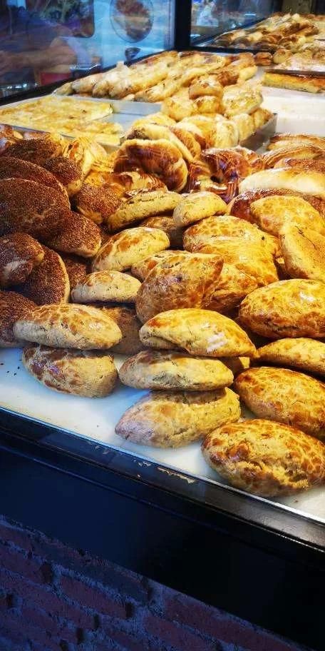 Meşhur Sarıyer Börekçisi (Büyükada, Adalar) için menü, fiyat, telefon, adres, ortam, çalışma saatleri, rezervasyon ve daha fazlası... #istanbul #adalar #buyukada #meshursariyerborekcisi #restoran Yukata, Istanbul, French Toast, Breakfast, Ethnic Recipes, Food, Morning Coffee, Essen, Meals