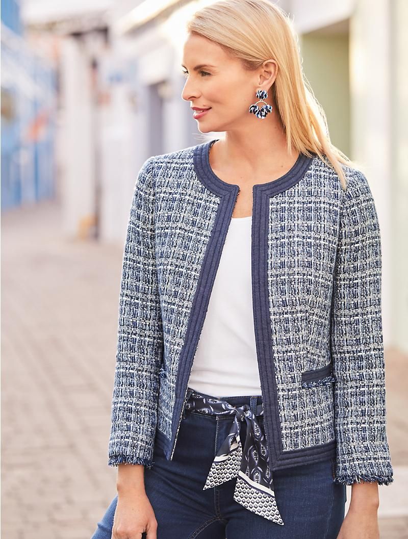 Coat with a hood - an unfading fashion trend Coat with a hood - an unfading fashion trend