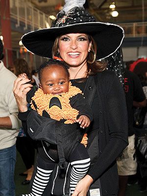 Mariska Hargitay And Daughter Dress Up For Halloween Black