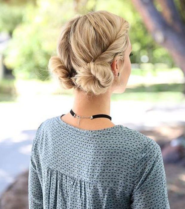 Peinado rápido y fácil: dos rodetes retorcidos Blond Hairstyles, Easy Bun Hairstyles, Hairstyles For Medium Length Hair Easy, Trending Hairstyles, Hairstyles For School, Medium Length Hair Styles, Curly Hair Styles, Medium Lengths, Summer Hairstyles