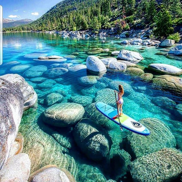 Lake Tahoe nos EUA. Quem gostaria de conhecer? Ou já conhece? . @jess.wandering #laketahoe #visittheusa #viagem #turistaprofissional #viagemdossonhos nhos Lago Tahoe, Beautiful Places To Travel, Pretty Places, Beautiful World, Beautiful Scenery, Wonderful Places, Vacation Places, Dream Vacations, Vacation Spots